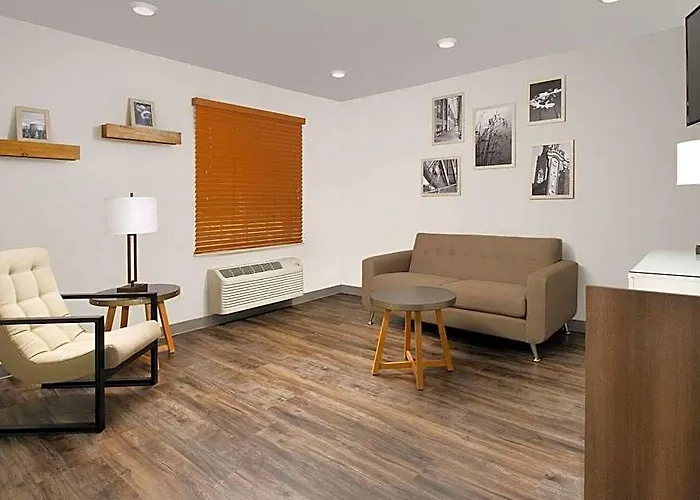 Woodspring Chicago Dari Darien
